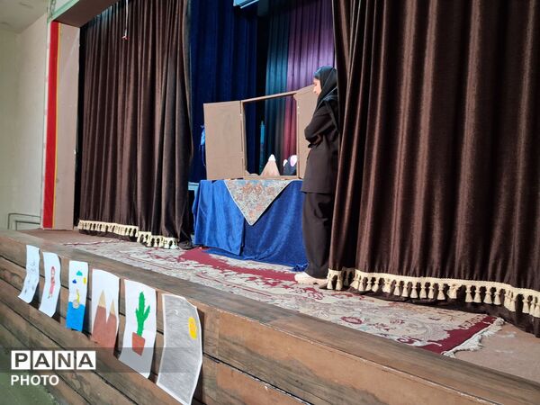 مسابقات نمایش خوانی و تئاتر خیابانی دختران در شهرستان کاشمر 