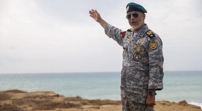 دریادار سیاری: بدون اجازه ایران هیچ تحرکی در تنگه هرمز انجام نمی‌شود