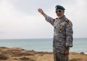 دریادار سیاری: بدون اجازه ایران هیچ تحرکی در تنگه هرمز انجام نمی‌شود