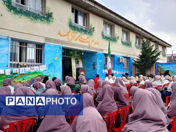 حضور نیروهای انتظامی در دبیرستان نجم قائمشهر