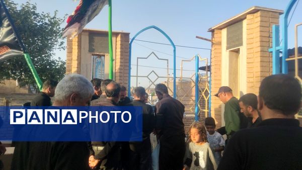 آیین جمع آوری نذورات مردمی در روز عاشورا 