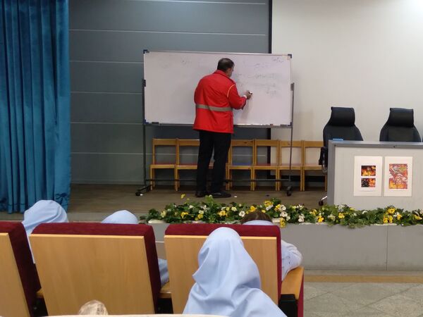 کارگاه آموزشی اطفای حریق در دبستان آرمینه مصلی‌نژاد ناحیه ۶ مشهد 