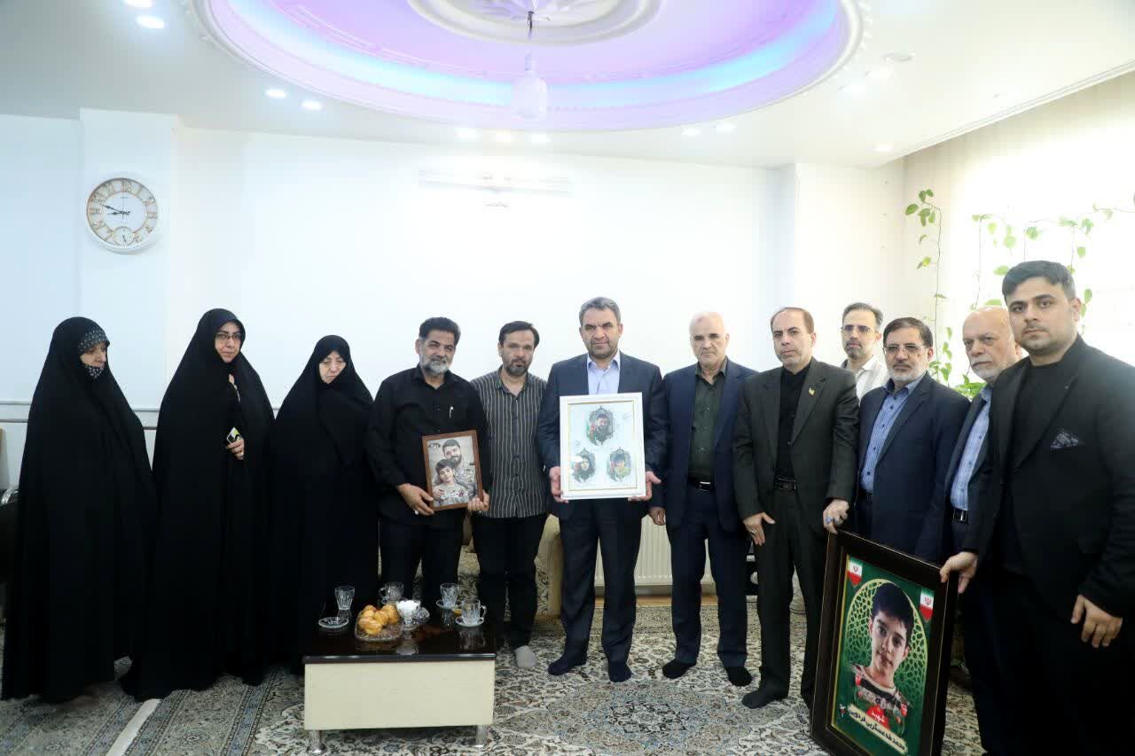 دانش‌آموزان با الهام از شهدا در مسیر انقلاب اسلامی و ولایت گام بردارند