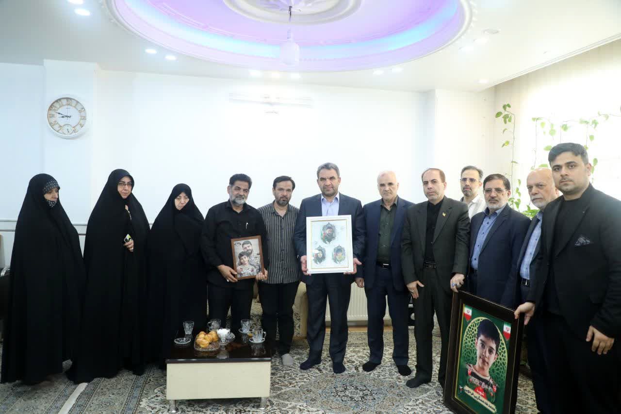 دانش‌آموزان با الهام از شهدا در مسیر انقلاب اسلامی و ولایت گام بردارند
