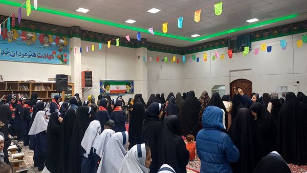 محفل انس با قرآن با حضور دانش آموزان دبستان دخترانه ناهید نخودی