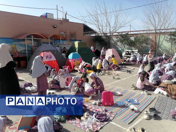 گرامیداشت ایام الله دهه  فجر در دبستان زنده یاد نوحی 