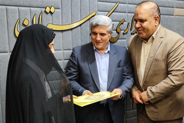 دیدار صمیمی استاندار کردستان با جمعی از دختران نخبه استان