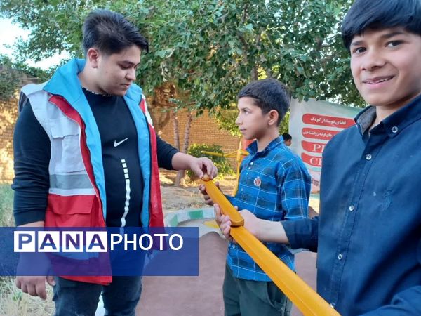 جشن غدیرخم توسط تیم‌های سحر هلال احمر در روستای زلزله‌زده محمدیه