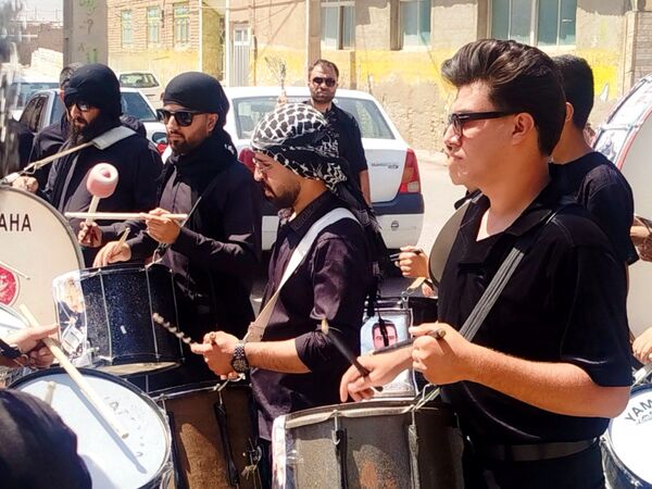 حماسه زنجیرزنی در فدافن؛ عزاداری دهه اول محرم با حضور پرشور جوانان