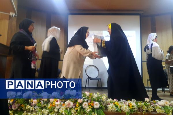 محفل حافظ‌خوانی در کانون فرهنگی تربیتی حضرت زینب(س)