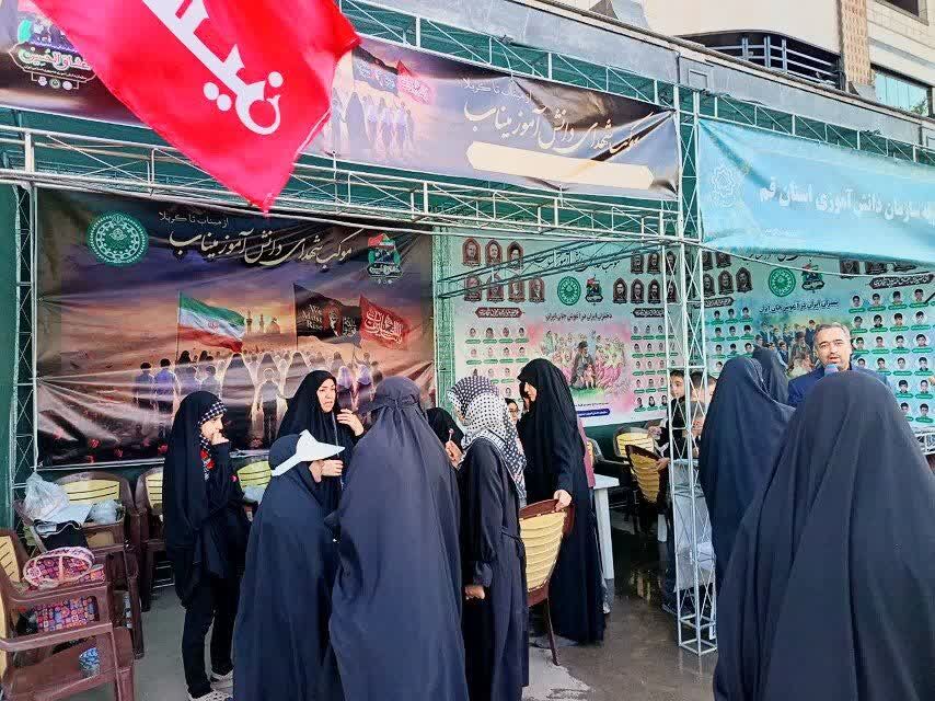 خدمت‌رسانی غرفه سازمان دانش آموزی قم به یاد شهدای میناب
