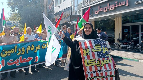 راهپیمایی مردم ولایتمدار شهرستان ورامین در محکومیت رژیم صهیونسیتی 