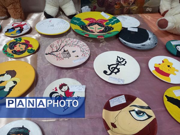 نمایشگاه مدرسه آرمانی هنر آسمانی در دبیرستان فرهنگ مرحوم فخرایی