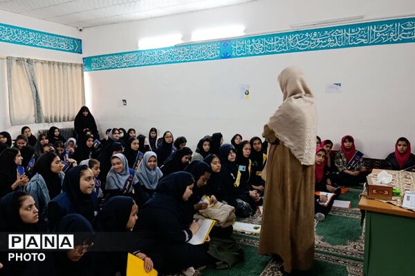 گامی مؤثر در مسیر رشد؛ گردهمایی همیاران مشاور دختر در ابوذر غفاری