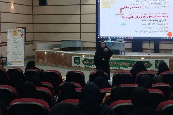 ترسیم نقشه راه مدیریت مدارس؛ برگزاری همایش مدارس تراز ویژه مدیران متوسطه اول در شهرستان قدس