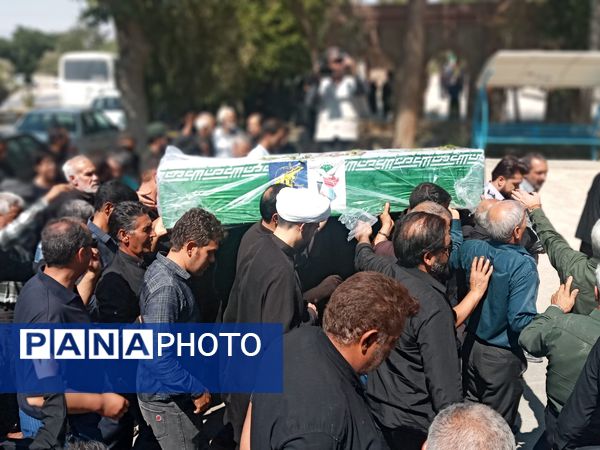 تشییع پیکر پرافتخار شهید علی اکبر صانعی جانباز ۷۰ درصد جنگ تحمیلی