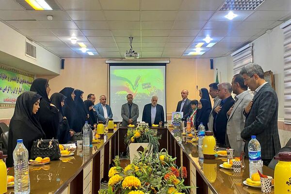 جلسه ستاد شاهد ورامین با محوریت ارتقای کیفیت آموزشی و تجلیل از فرزندان شهدا