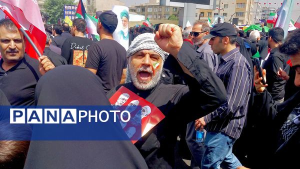 وداع تهرانی‌ها با پیکر مطهر شهدای حمله تروریستی رژیم صهیونیستی 