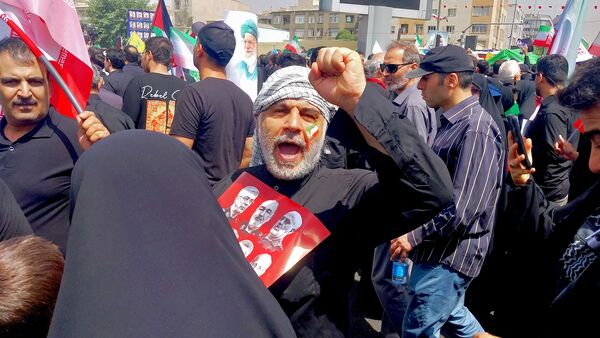 وداع تهرانی‌ها با پیکر مطهر شهدای حمله تروریستی رژیم صهیونیستی 