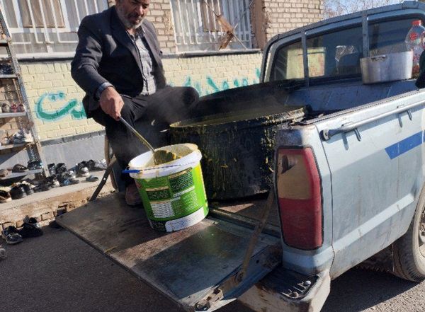 آش نذری‌‌ به‌ مناسبت‌ شهادت‌ امام‌ هادی (ع) در مدرسه تکتم خلیل آباد