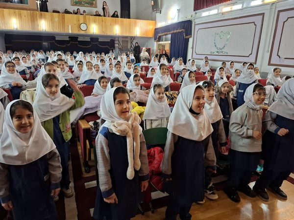 جشن یلدا ۱۴۰۴ در مدرسه ۱۷ شهریور شهرستان بجنورد 