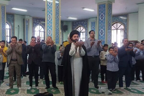 مدرسه سما  فیروزکوه میزبان افتتاحیه هفته قرآن، عترت و نماز