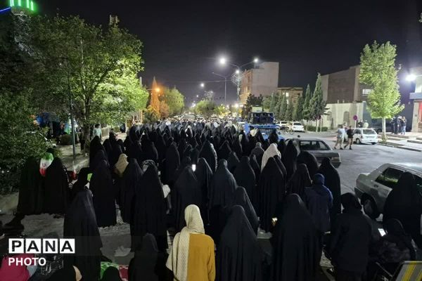 شکوه اقتدار؛ اقامه نماز استغاثه در راهپیمایی شبانه فاز۲ اندیشه 