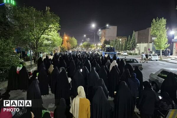 شکوه اقتدار؛ اقامه نماز استغاثه در راهپیمایی شبانه فاز۲ اندیشه 