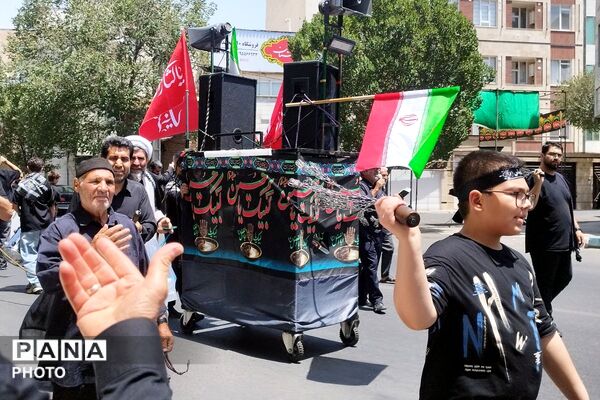 عزاداری پرشور مردم شهرک فرهنگیان رباط‌کریم،در ظهر عاشورا