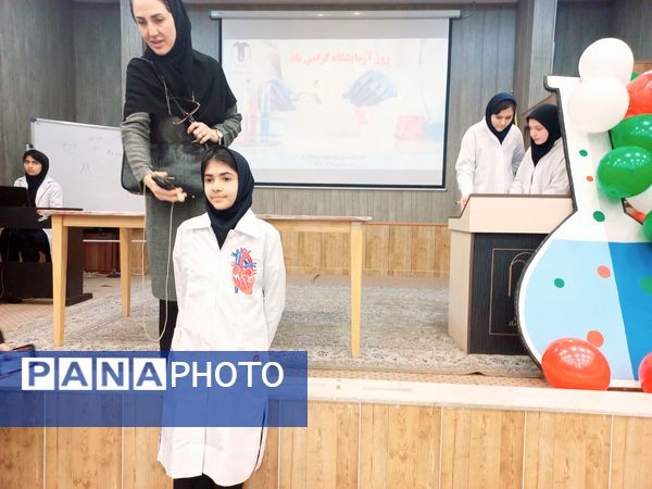 نمایشگاه دست‌سازه در دبیرستان مصلی نزاد حضرت زهرا(س) ناحیه سه
