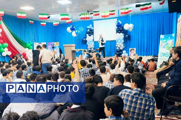 آیینی از معنویت، ایثار و دانش در دبیرستان شاهد شهید احمد کاظمی