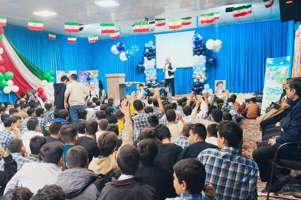آیینی از معنویت، ایثار و دانش در دبیرستان شاهد شهید احمد کاظمی