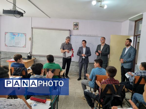 تقدیر از معلمان دبیرستان نمونه دولتی پژوهش آشخانه