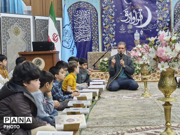 آیین جزءخوانی نوجوانان قمی در بقعه ابن بابویه 