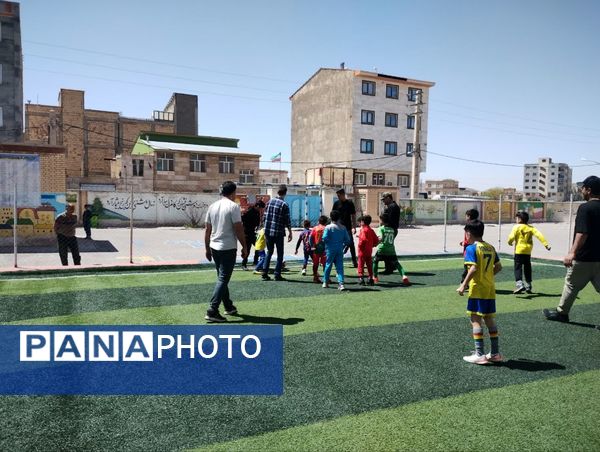 اجرای طرح شهید خرازی ( آزادسازی فضای ورزشی) در دبستان پیامبراعظم ( ص) شهرستان فیروزکوه 