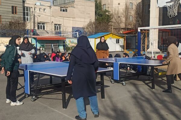 المپیاد ورزشی درون مدرسه‌ای به مناسبت گرامیداشت دهه فجر در آموزشگاه آرمینه مصلی نژاد شهرری