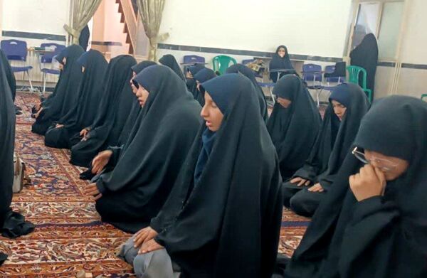 برپایی نماز جماعت در مکتب النرجس
