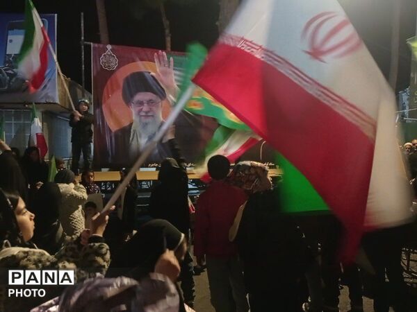 حضور پرشور و گسترده مردم فهیم جاجرم در میدان امام خمینی (ره)