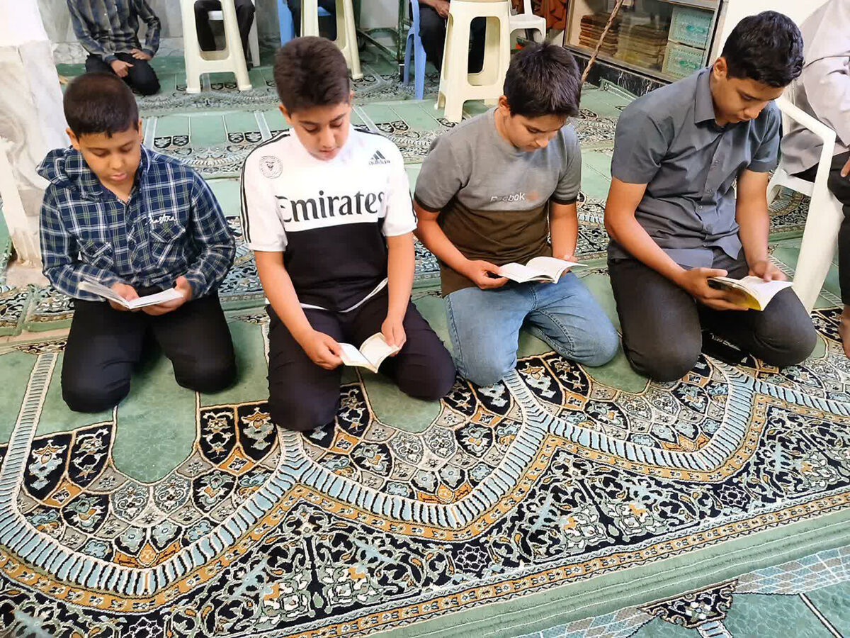 حضور نوجوانان در دعای عرفه 