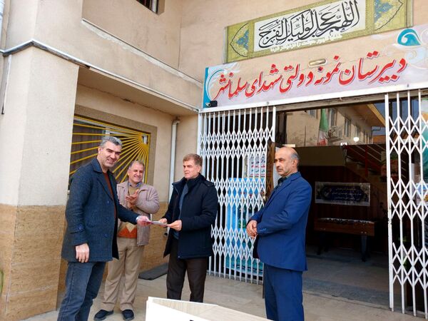 تجلیل از خانواده شهید سعید شاطرزاده در هفته شهدا 