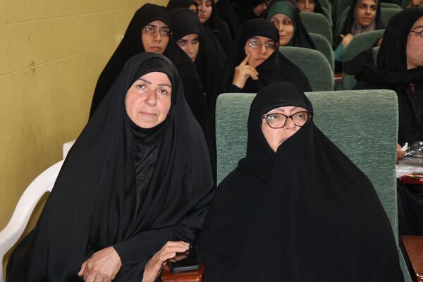رونمایی از کتاب «وقتی که می‌رسند پسرها، یکی، یکی» در همایش «پدر مقاومت» به مناسبت هفته عفاف و حجاب