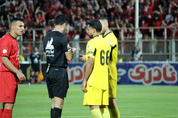 بازی بدون گل تراکتور و فجر سپاسی