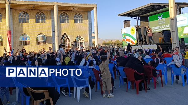 تماشاخانه سیار در شهر سفیددشت 