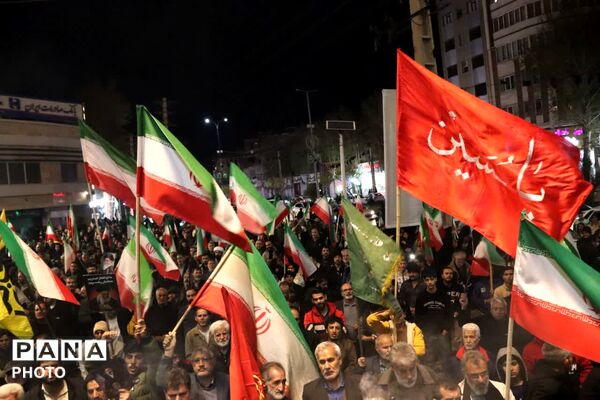 برپایی نماز استغاثه روبه‌روی مسجد جامع محمدشهر کرج