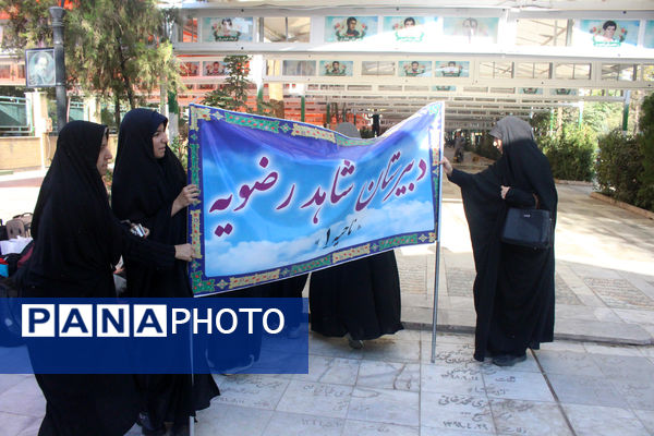 اعزام نخستین گروه از دختران دانش‌آموز ناحیه یک قم به اردوی راهیان نور