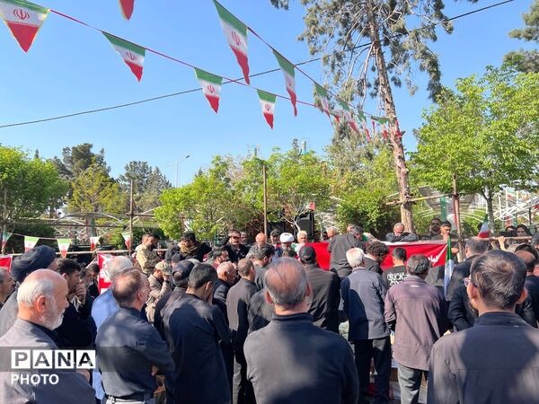 تشییع پیکر شهید رحمت الله عباسی ولدی بر دستان مردم کرج