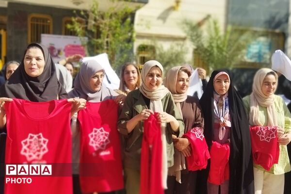 مسابقات ورزشی مادران و دختران در دبیرستان راضیه شکرایی ناحیه دو شهرری 