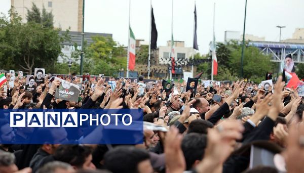 سیل خروشان زائران و مجاوران رضوی در مراسم تشییع پیکر شهدای خدمت