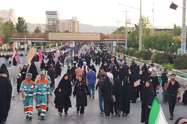 مشهد، روایت‌گر حماسه وفاداری؛ بدرقه باشکوه رهبر شهید ایران