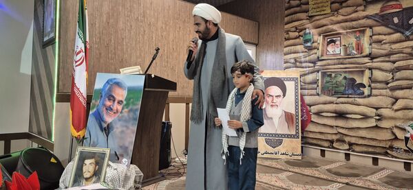 یادواره شهدای مدافع حرم در دبستان شاهد آقامصطفی خمینی کاشمر